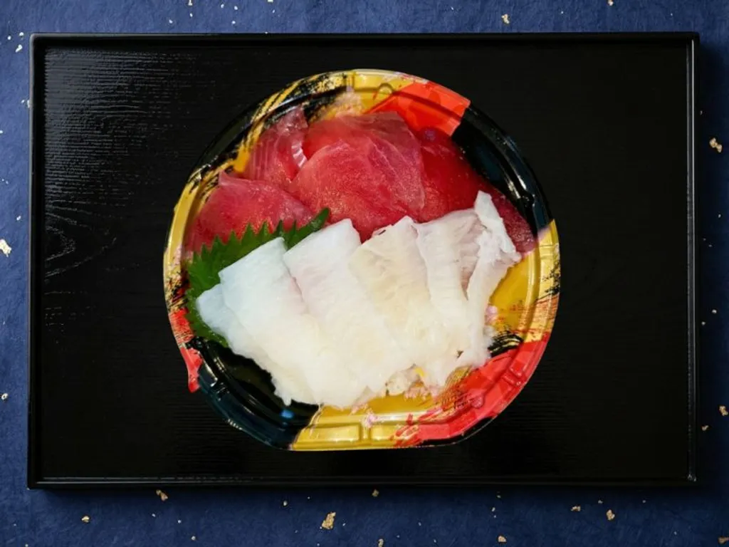 まぐろえんがわ丼 - マグロの旨味とエンガワの食感が楽しめる贅沢丼