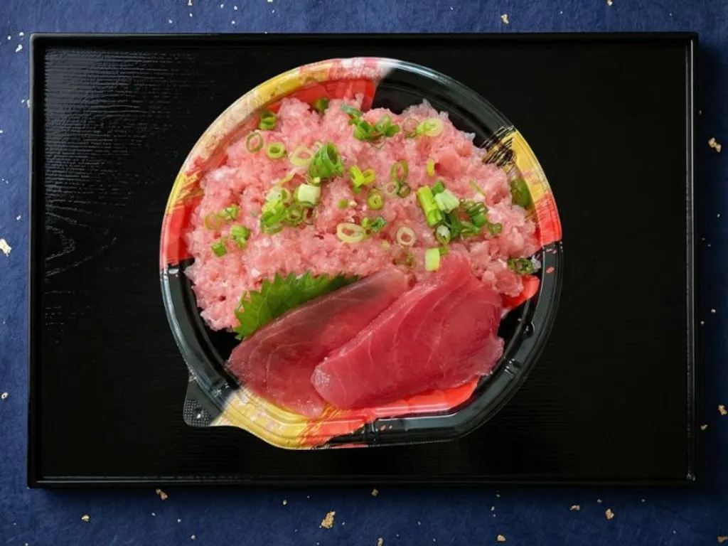 ネギトロたっぷり丼 - 口どけの良いネギトロを山盛りにした満足丼