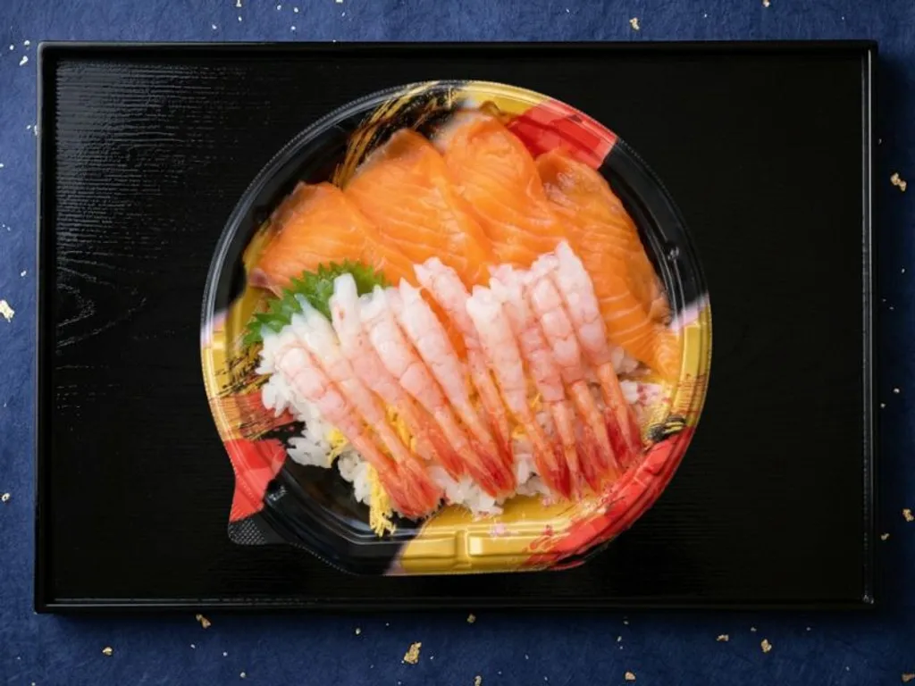 サーモン甘えび丼 - とろけるサーモンとプリプリ甘海老の人気コンビ