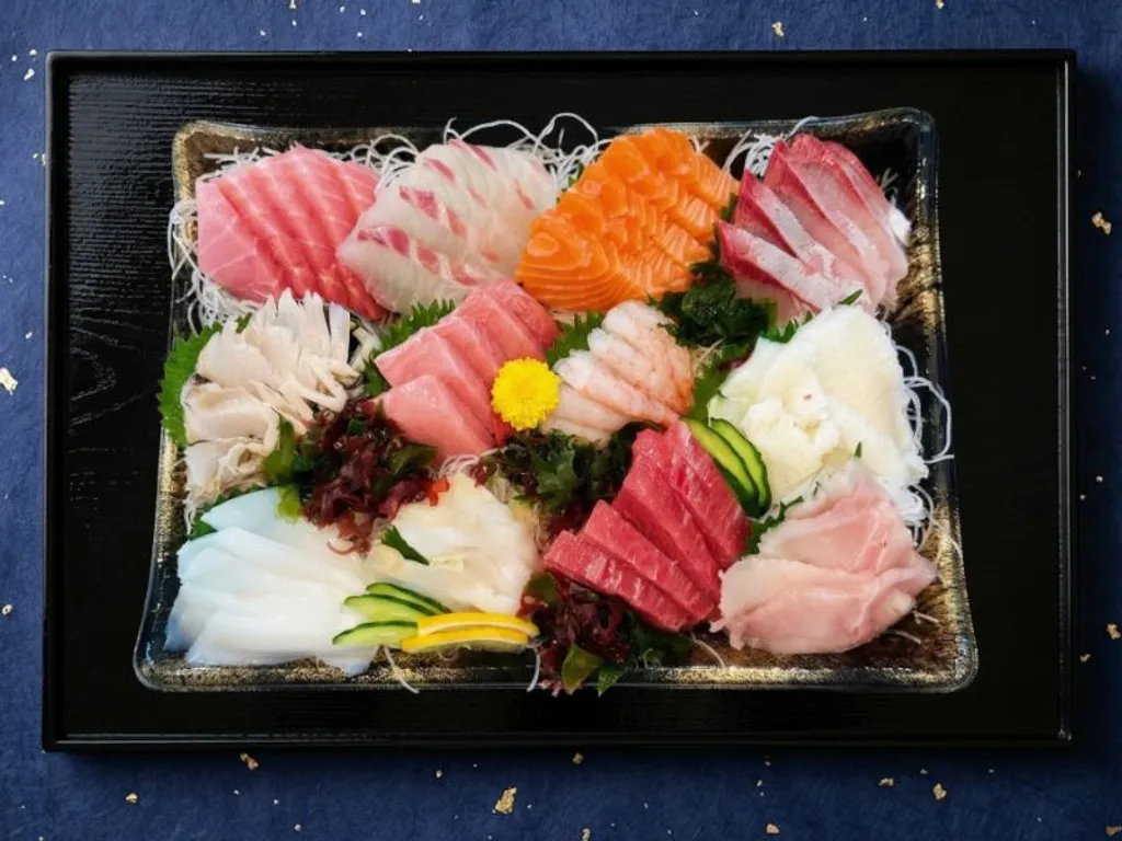 刺身盛り合わせ 極 - 厳選された最高級の魚介を堪能できる極上の刺身盛り